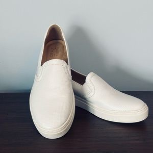 Naturalizer size 10 white leather perforated slip on shoes